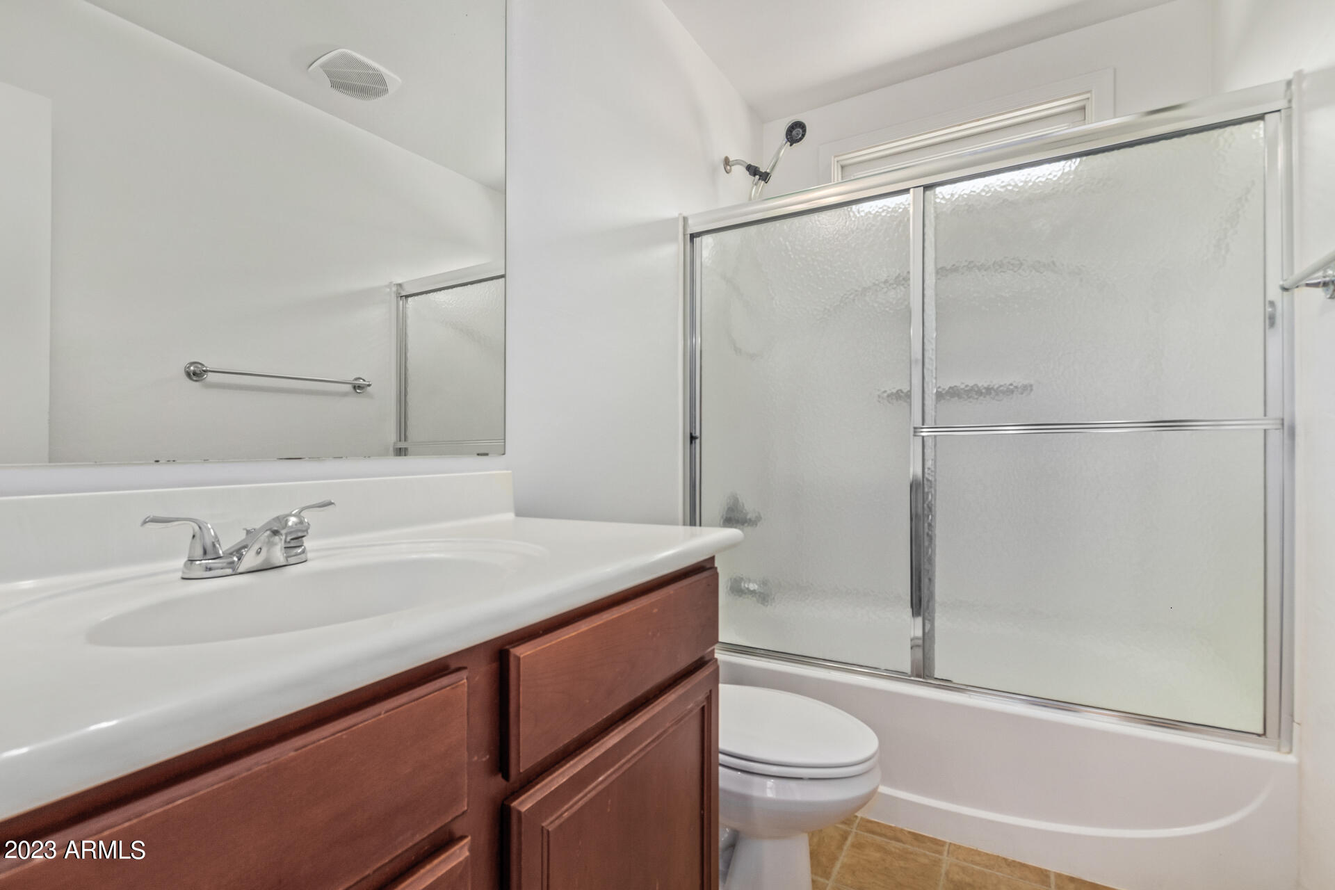 2340 E WAYLAND Drive