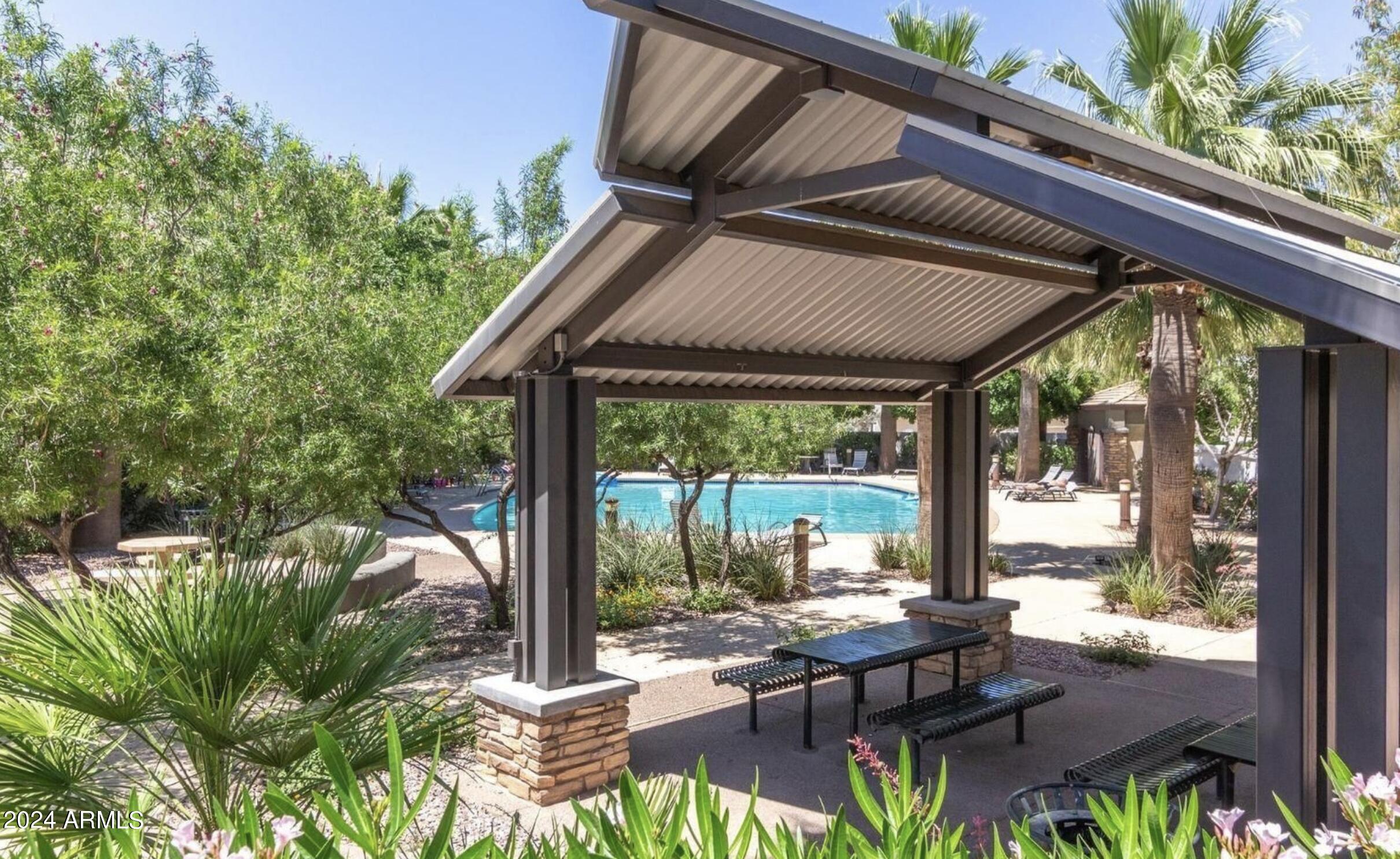 2340 E WAYLAND Drive