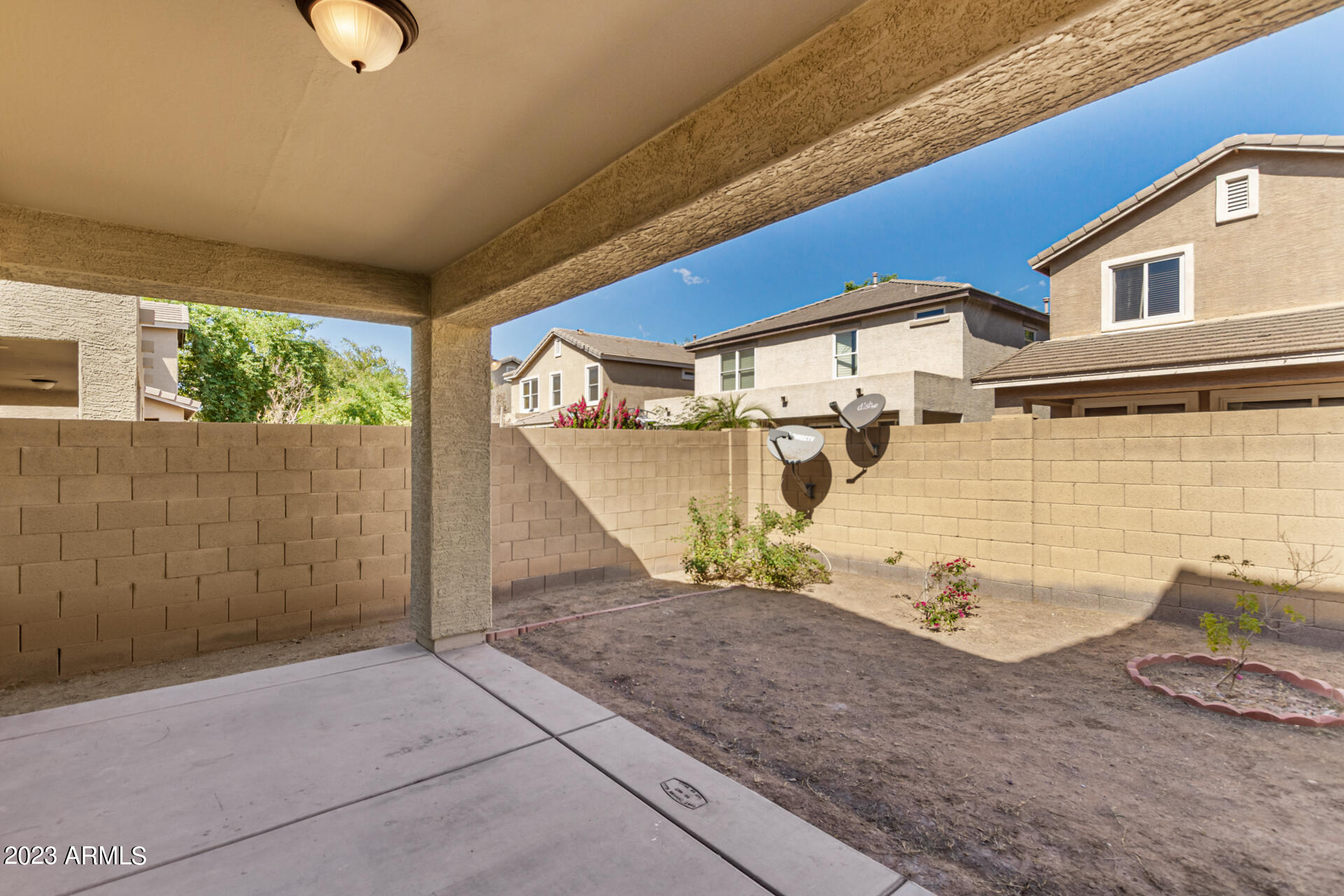 2340 E WAYLAND Drive