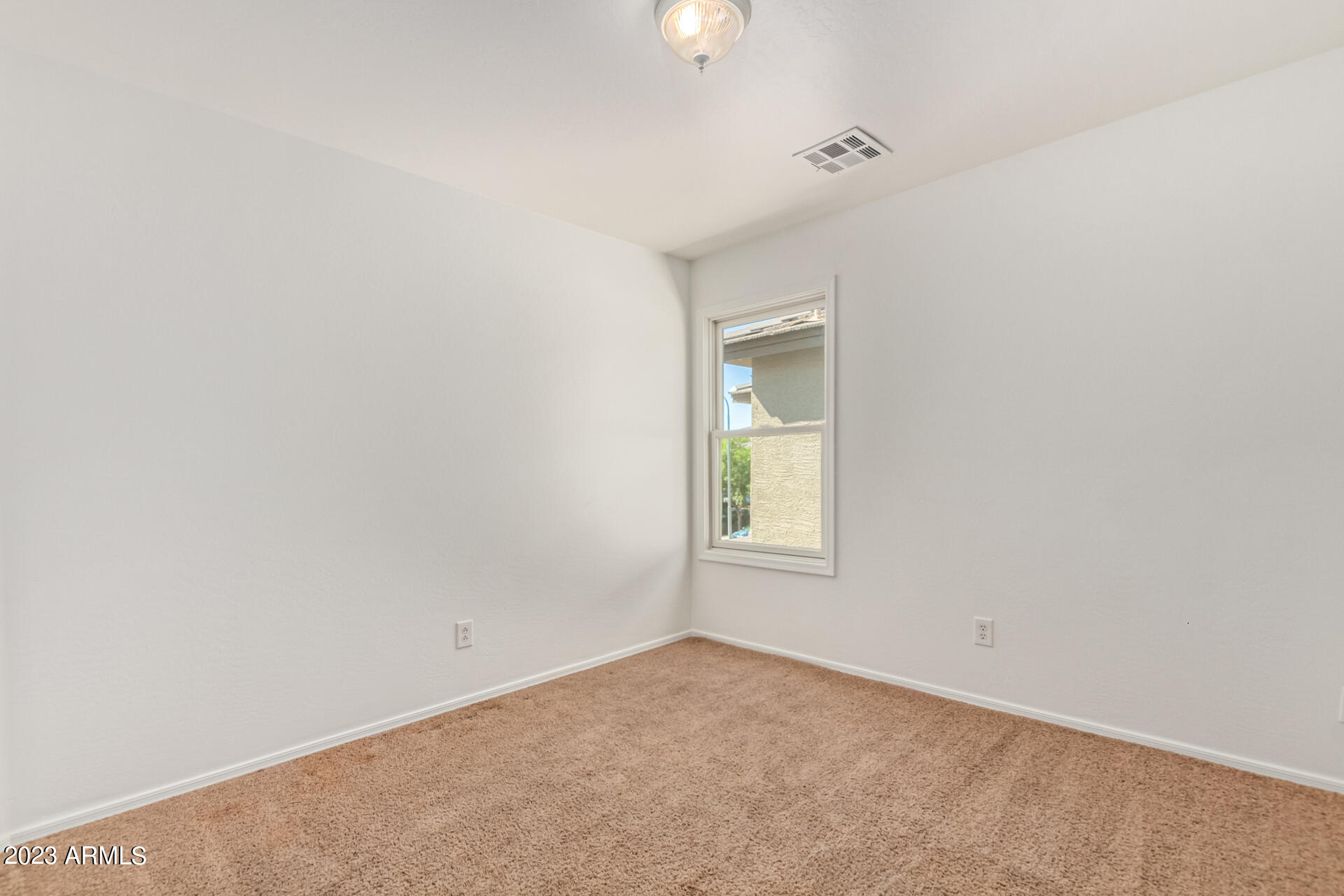 2340 E WAYLAND Drive