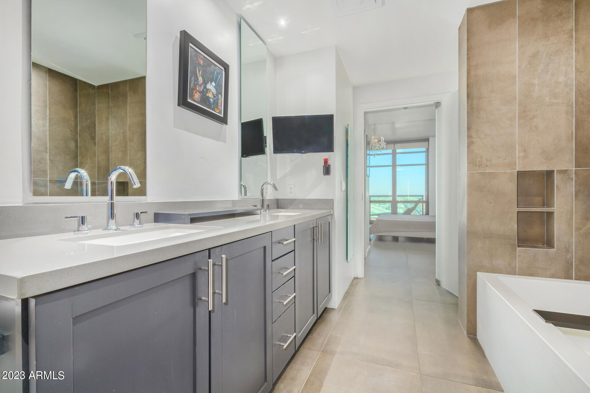 310 S 4TH Street, 2106