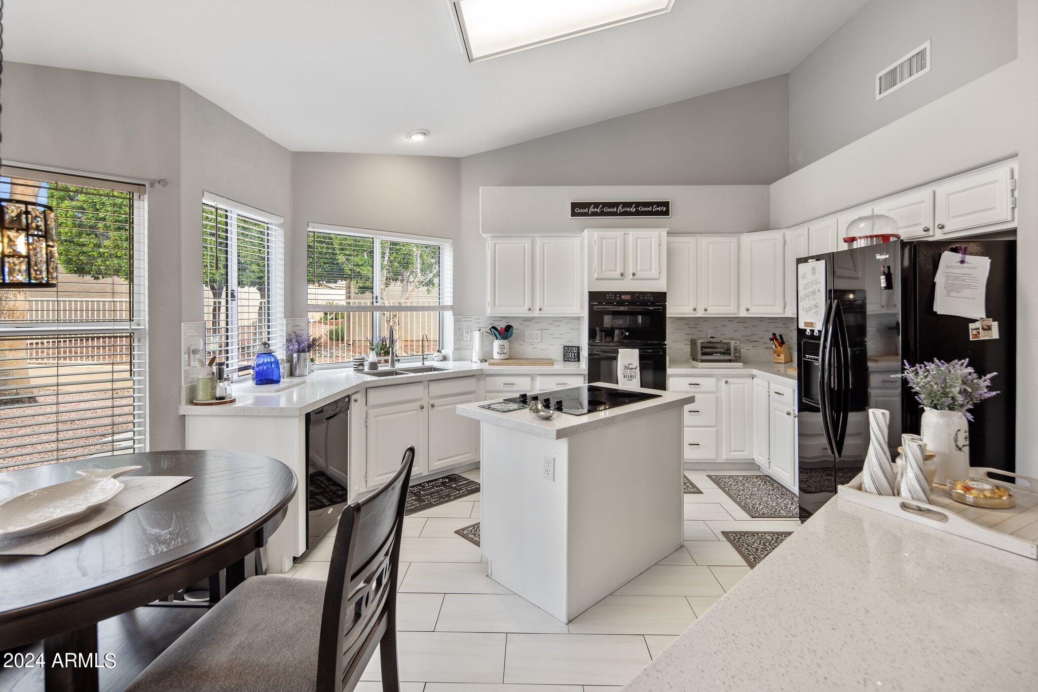 8928 W ROSEMONTE Drive