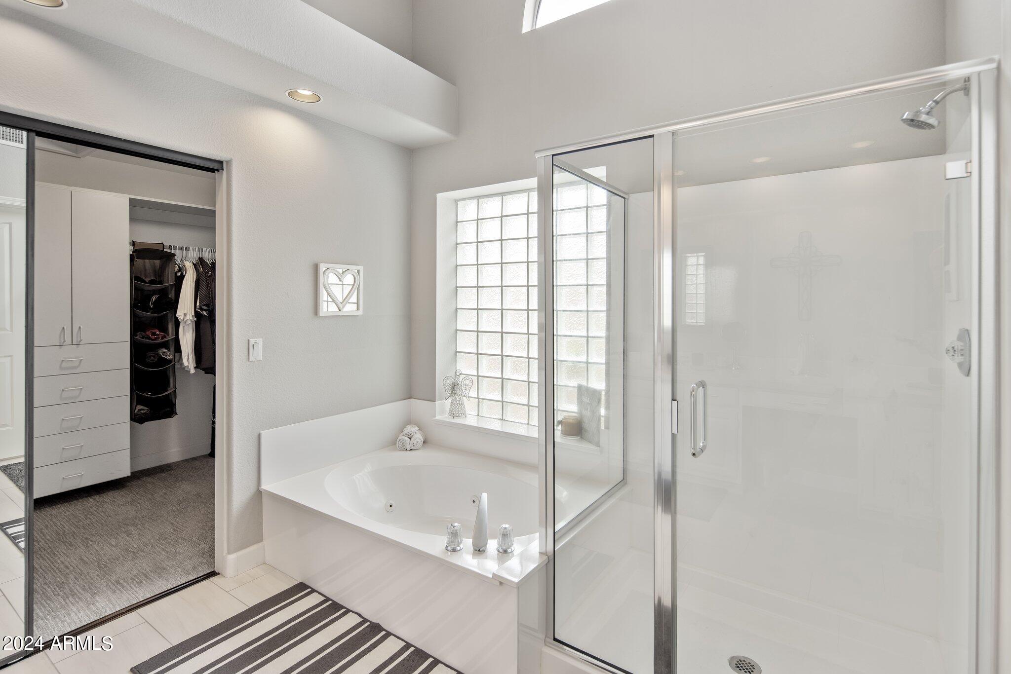 8928 W ROSEMONTE Drive