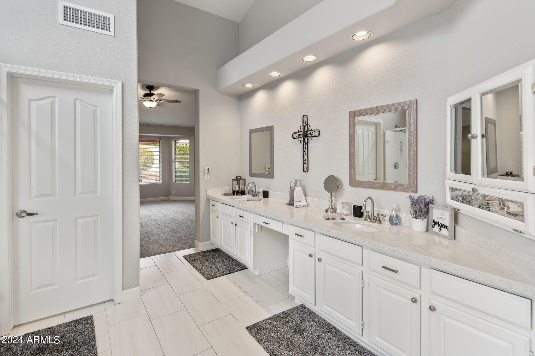 8928 W ROSEMONTE Drive