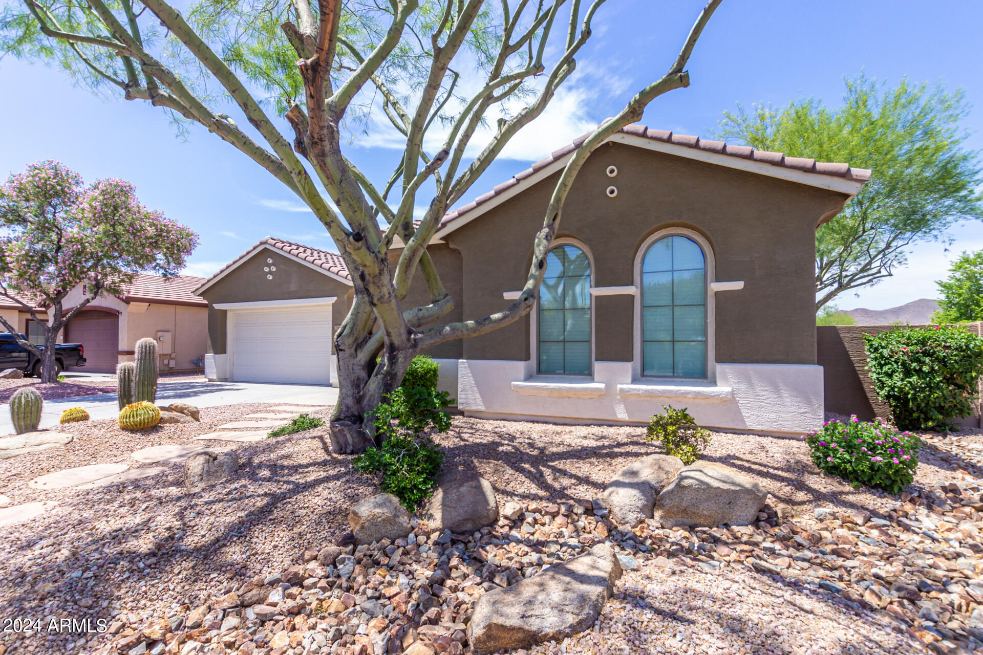 2304 W SAX CANYON Lane