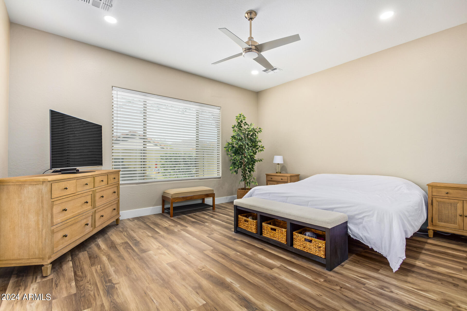 2304 W SAX CANYON Lane