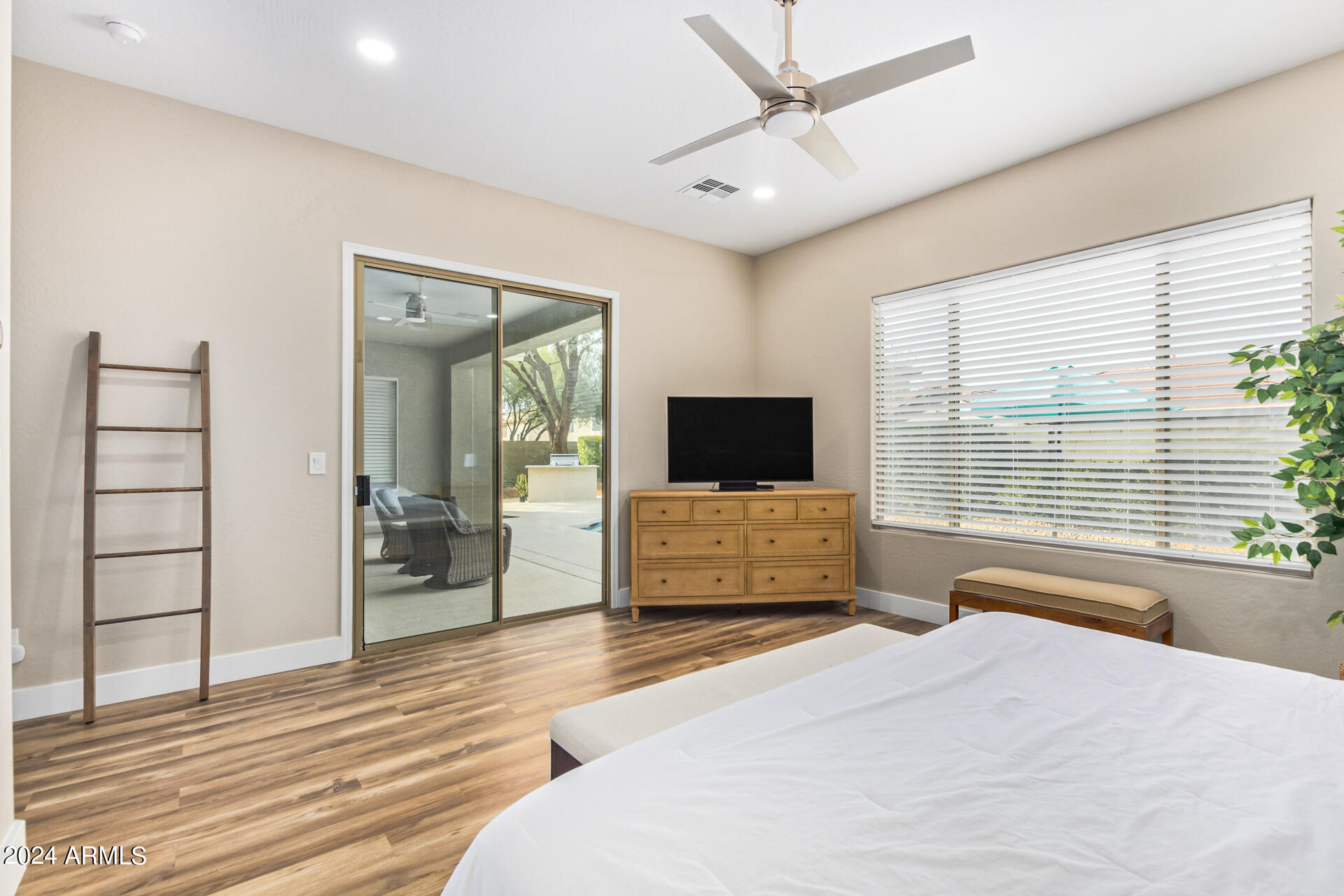 2304 W SAX CANYON Lane