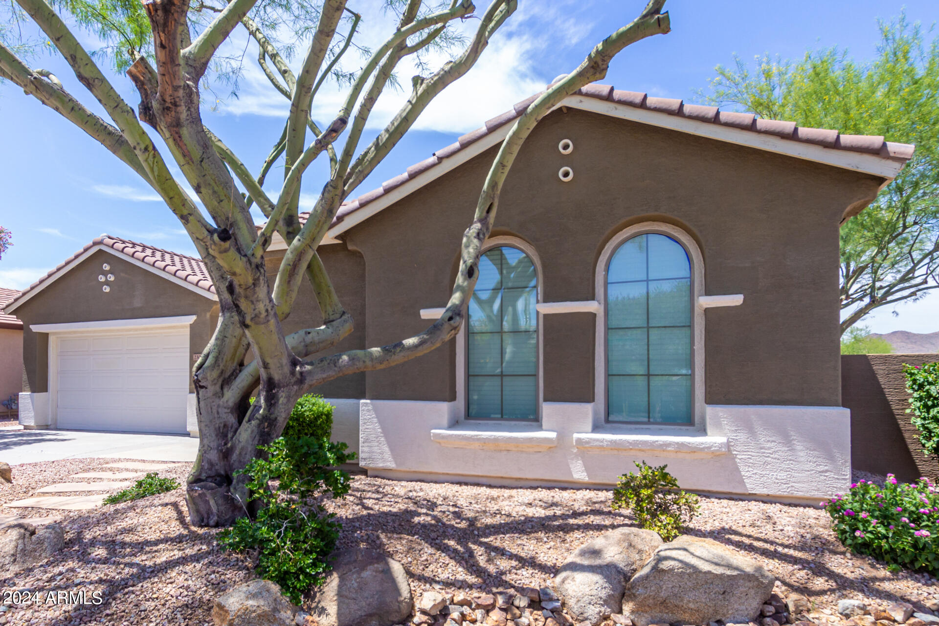 2304 W SAX CANYON Lane