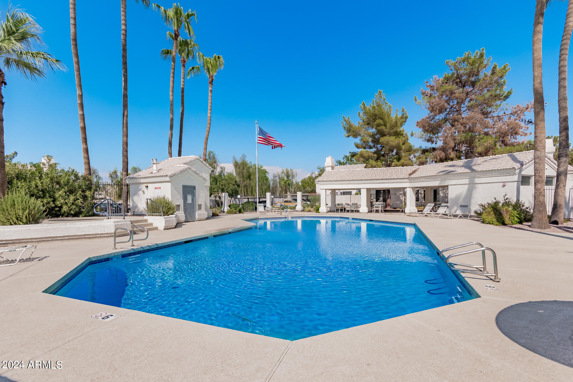 2100 W LEMON TREE Place, 44