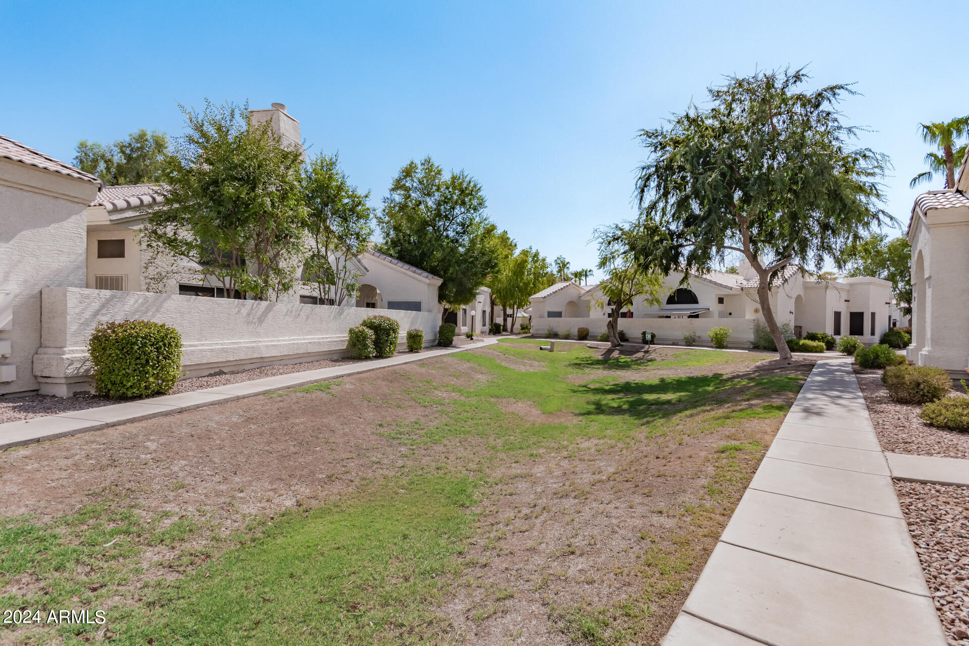 2100 W LEMON TREE Place, 44