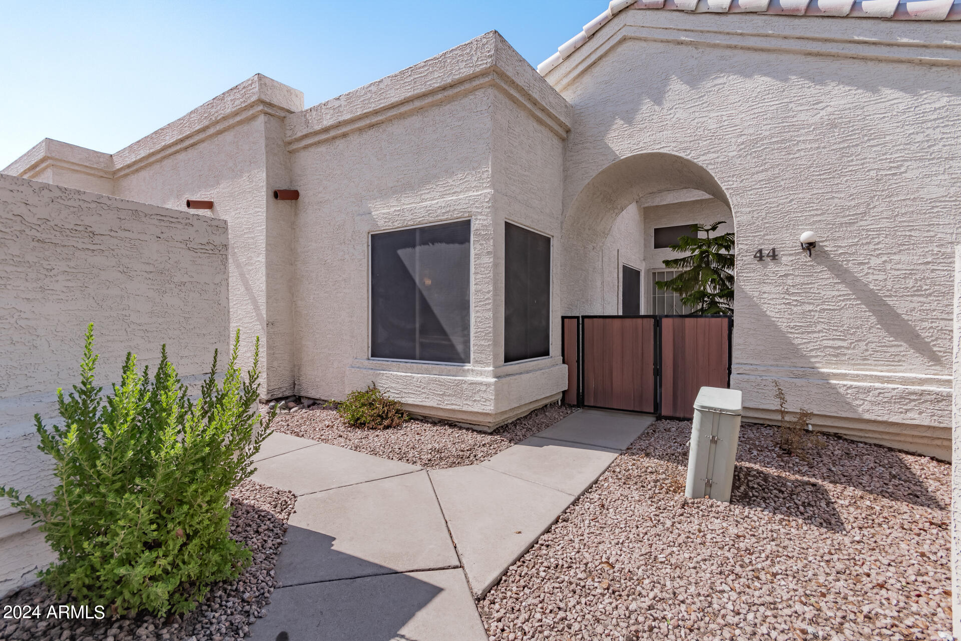 2100 W LEMON TREE Place, 44