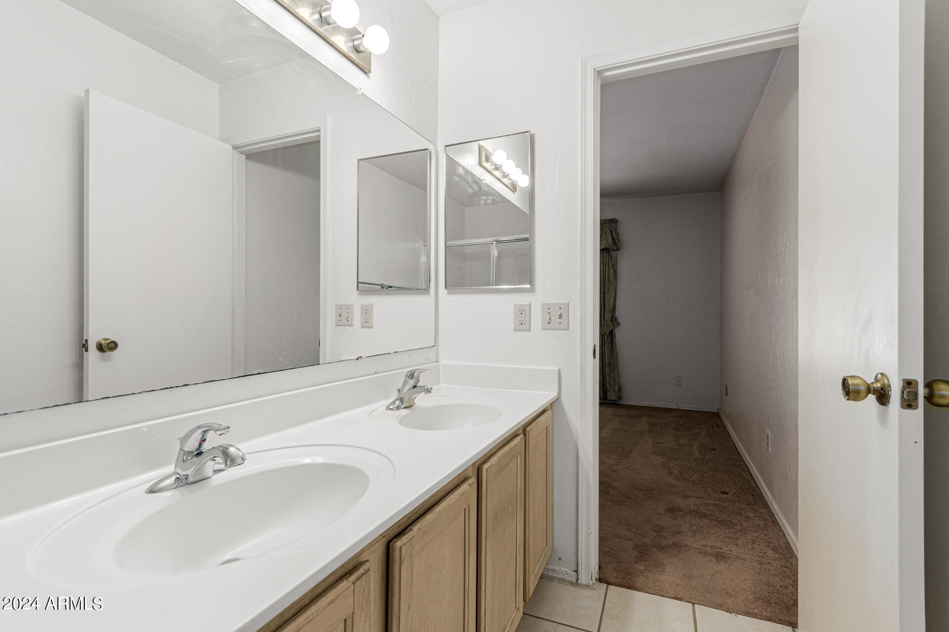 2100 W LEMON TREE Place, 44