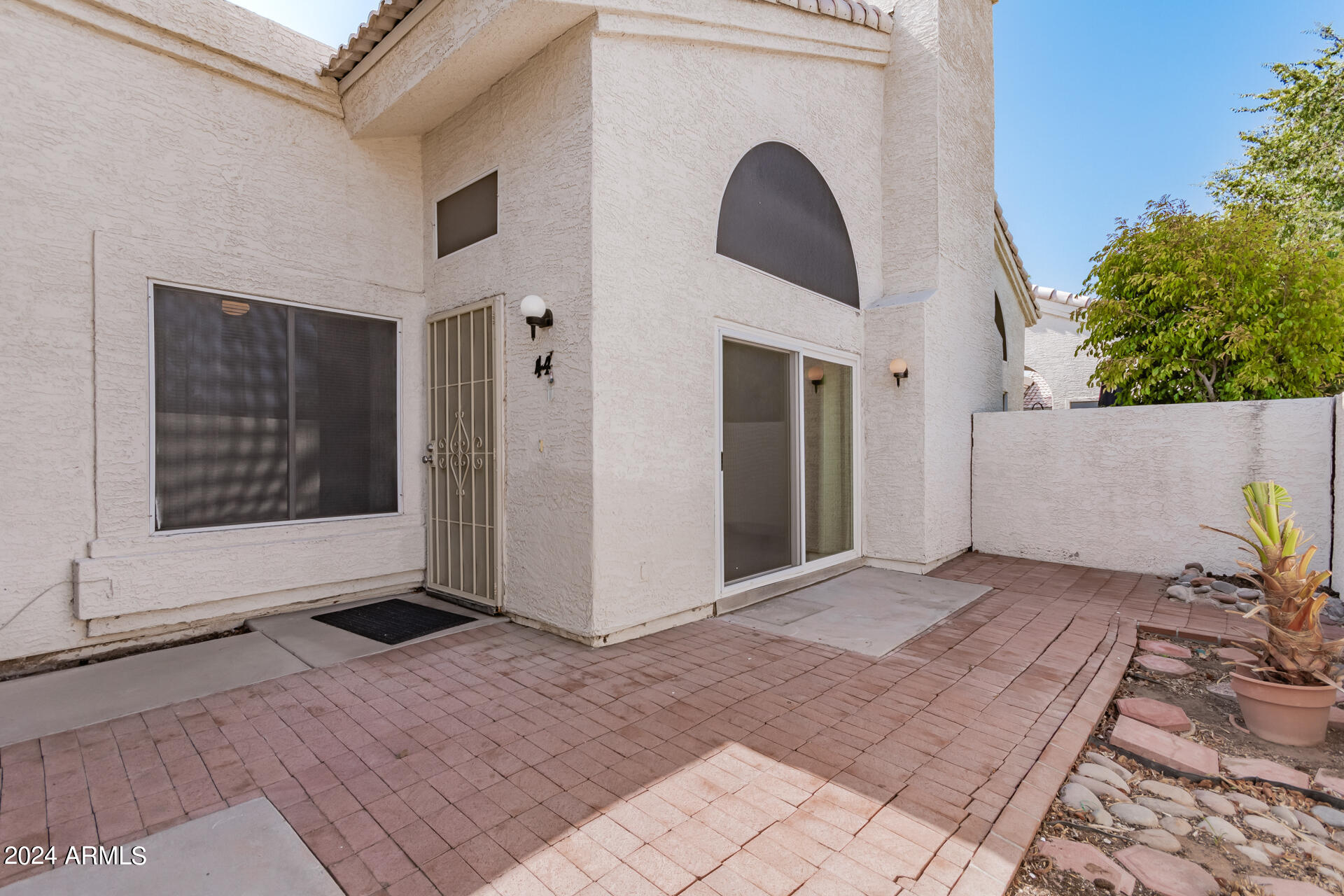 2100 W LEMON TREE Place, 44