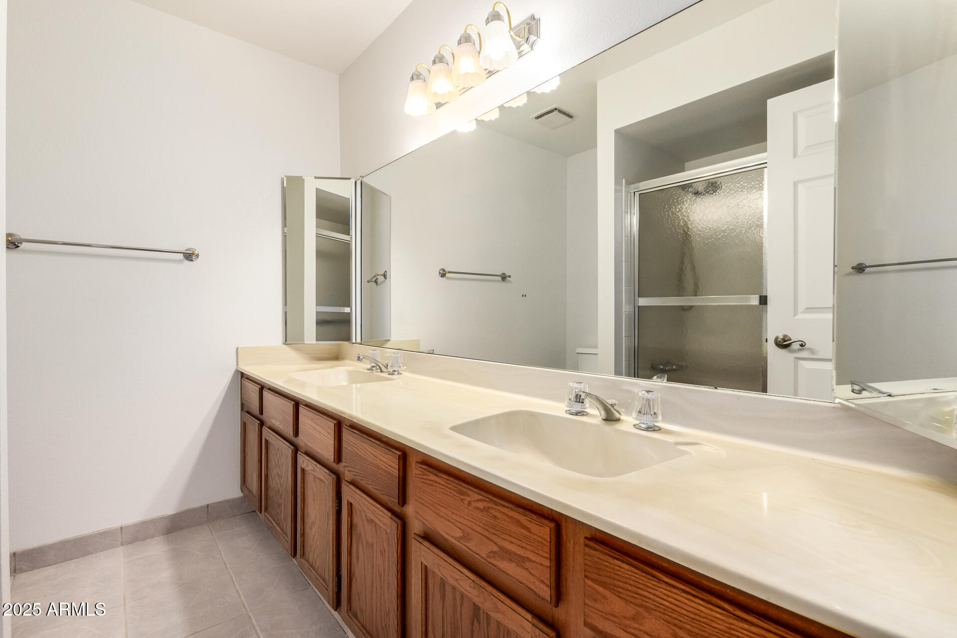 6415 W POINSETTIA Drive