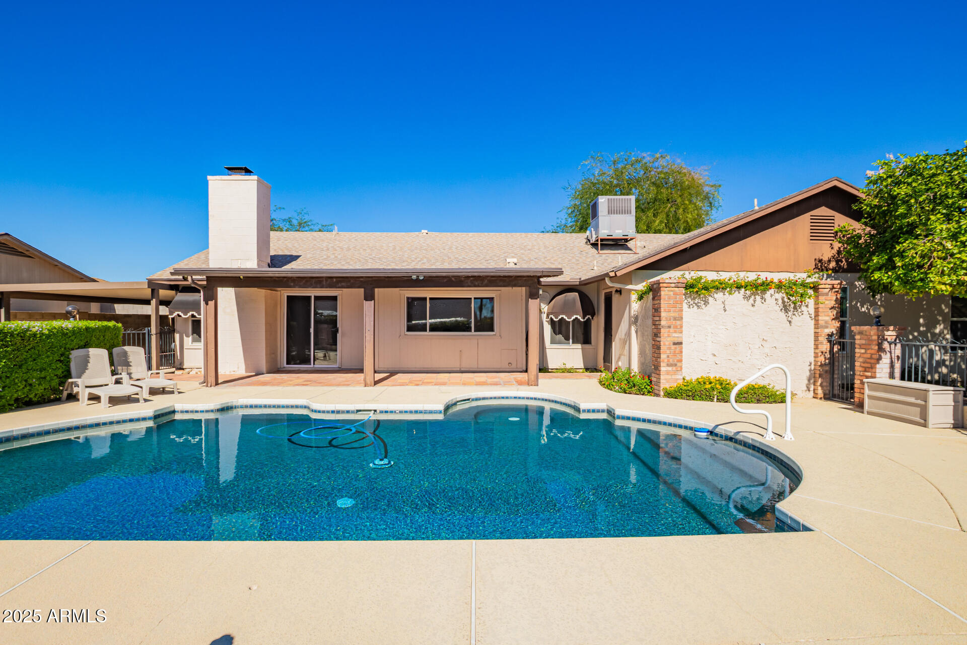 6415 W POINSETTIA Drive