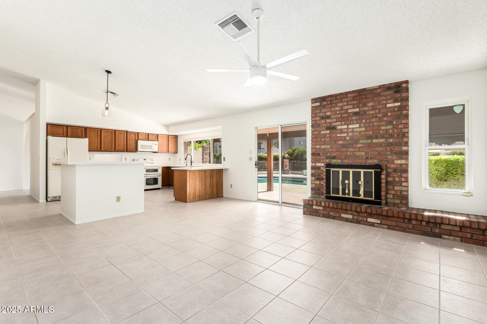 6415 W POINSETTIA Drive