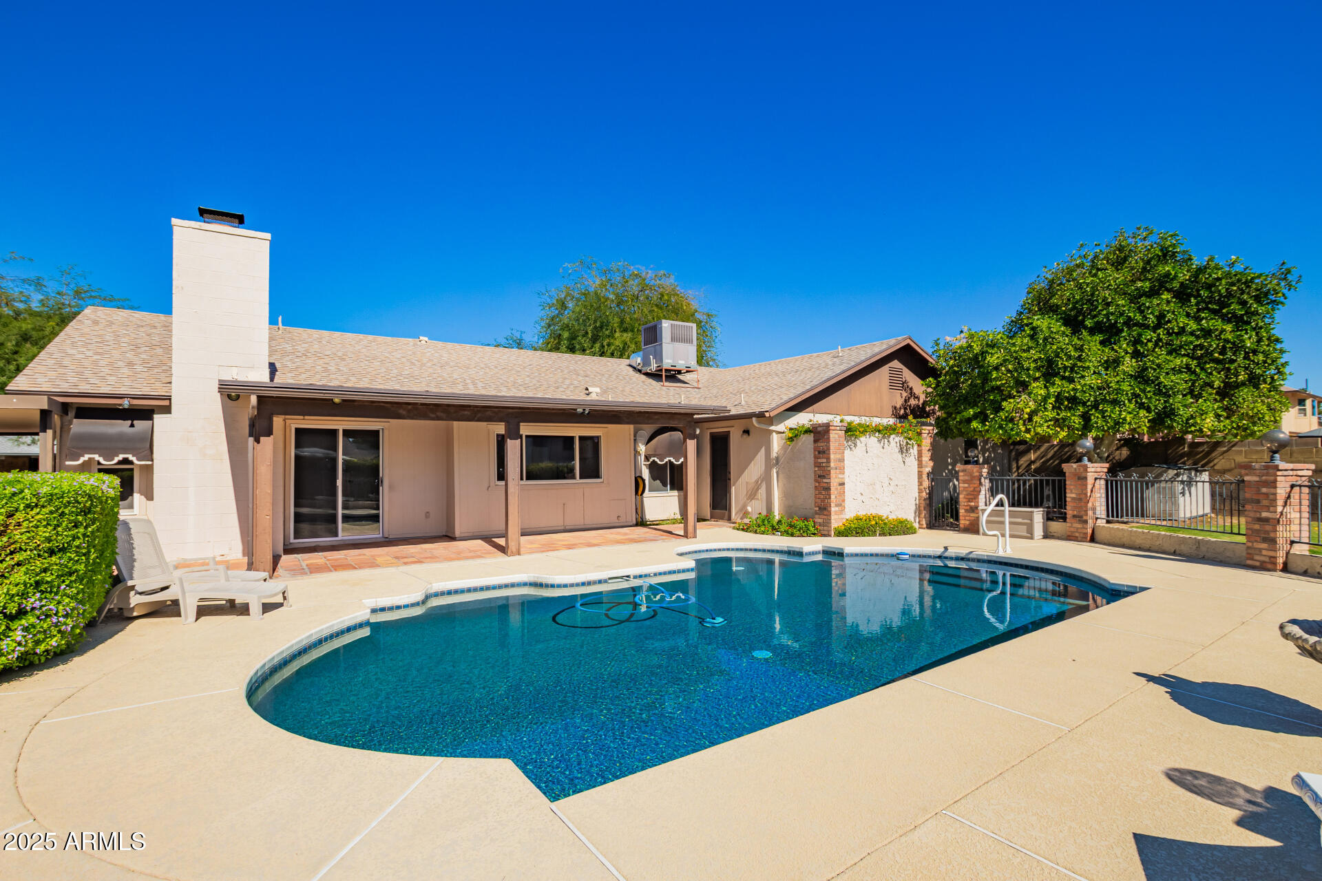 6415 W POINSETTIA Drive