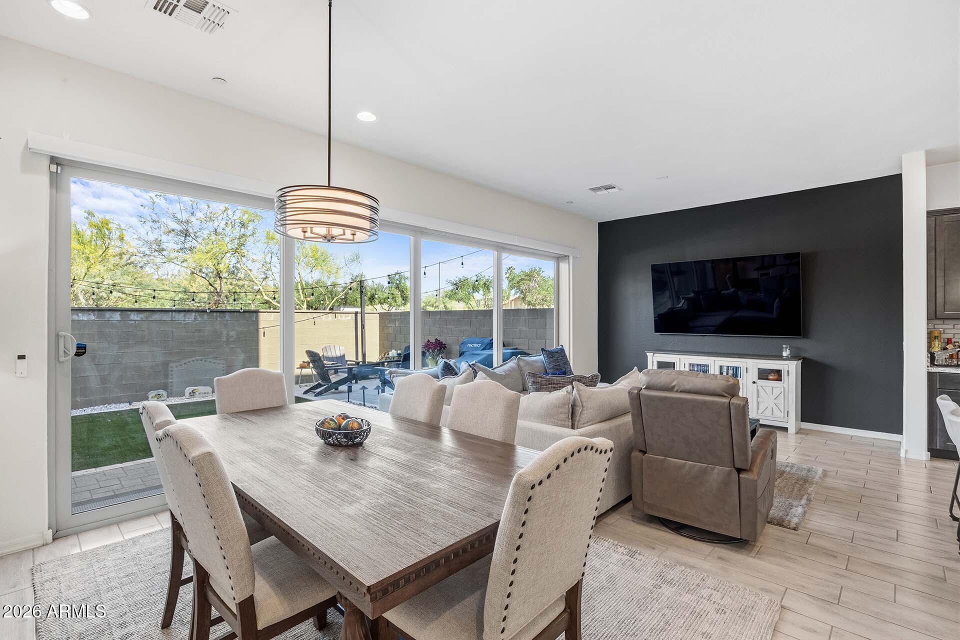 1912 W KINFIELD Trail