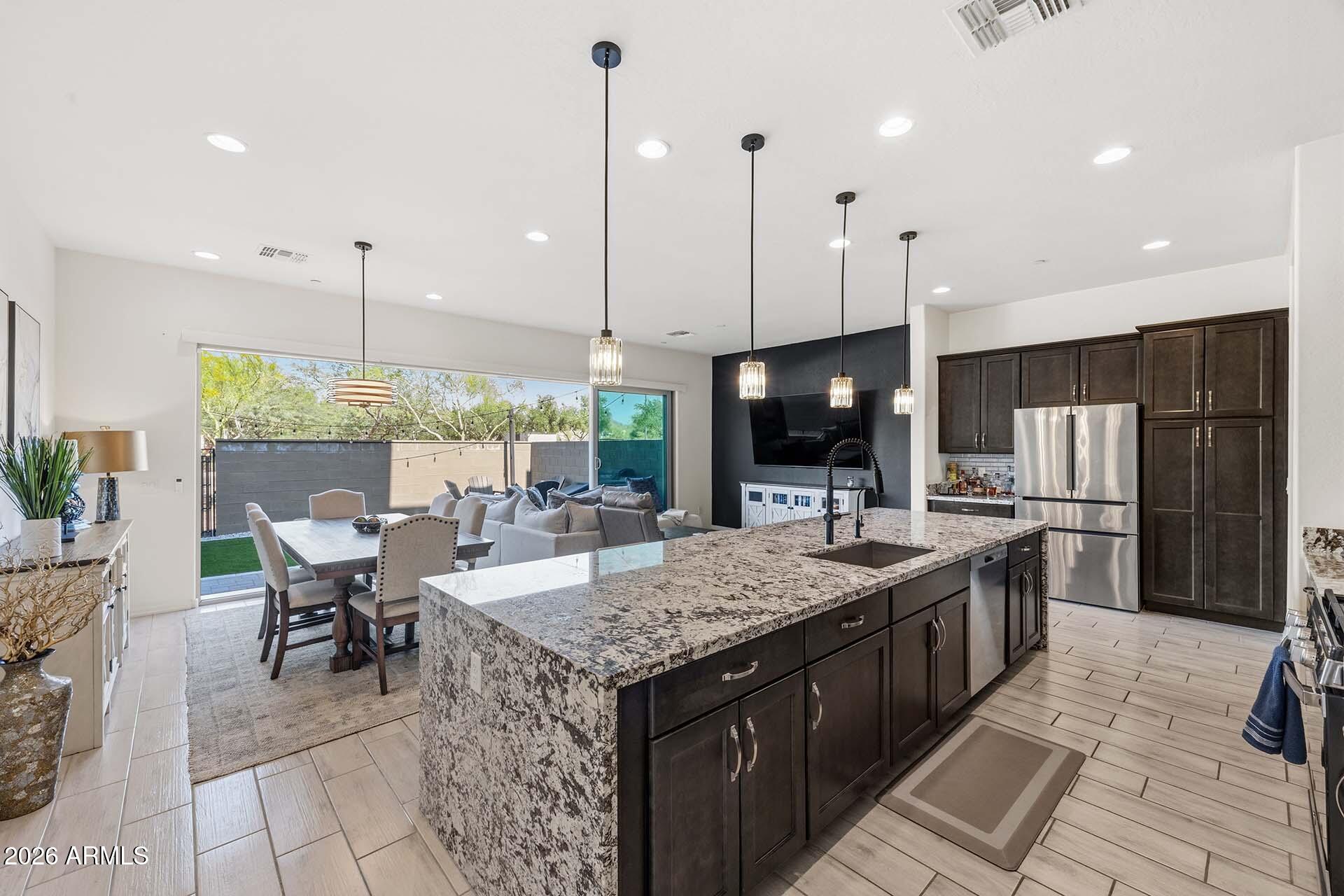 1912 W KINFIELD Trail