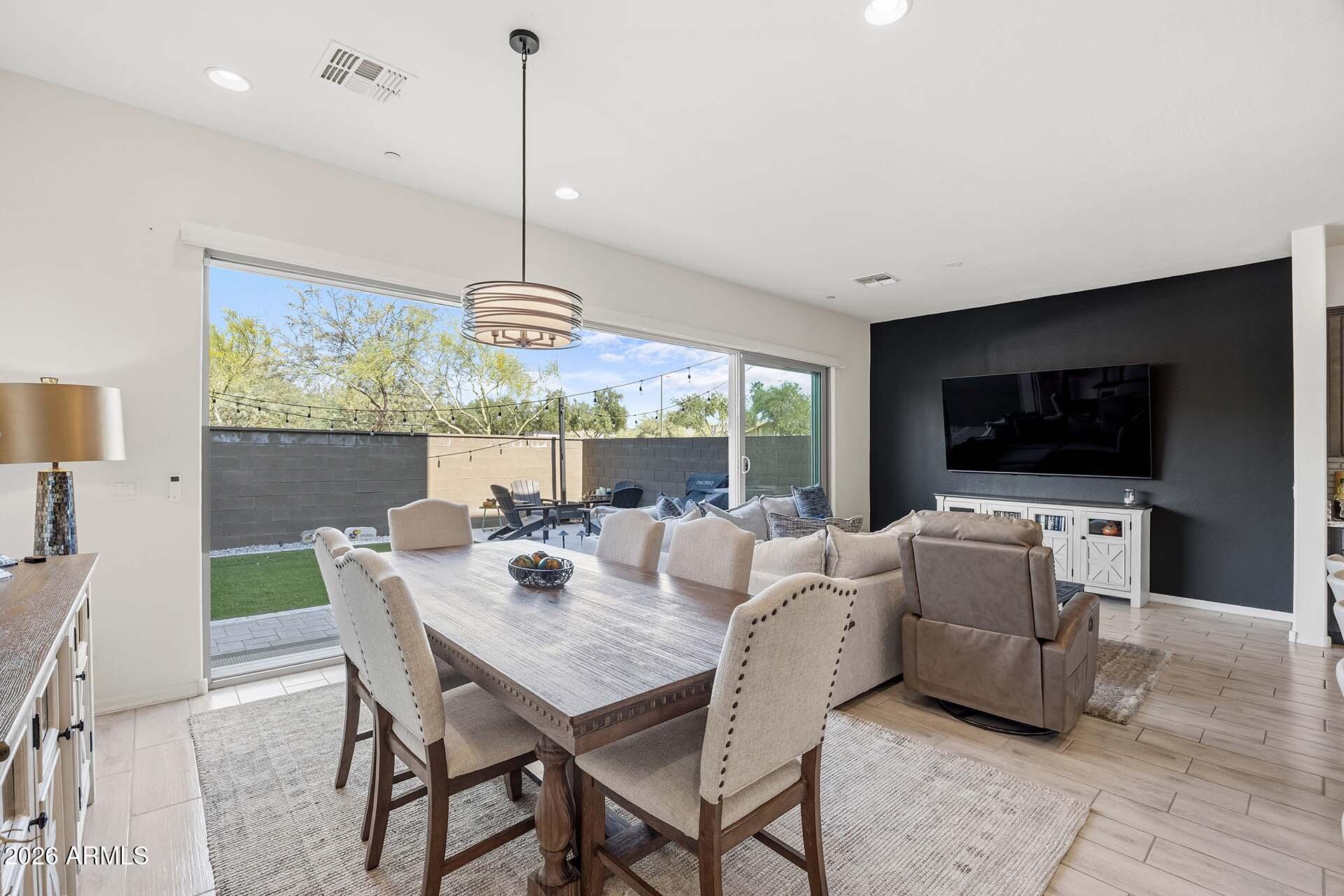 1912 W KINFIELD Trail