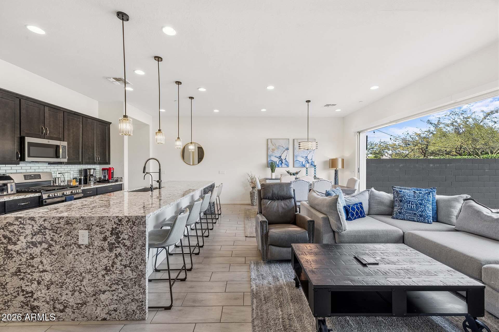 1912 W KINFIELD Trail