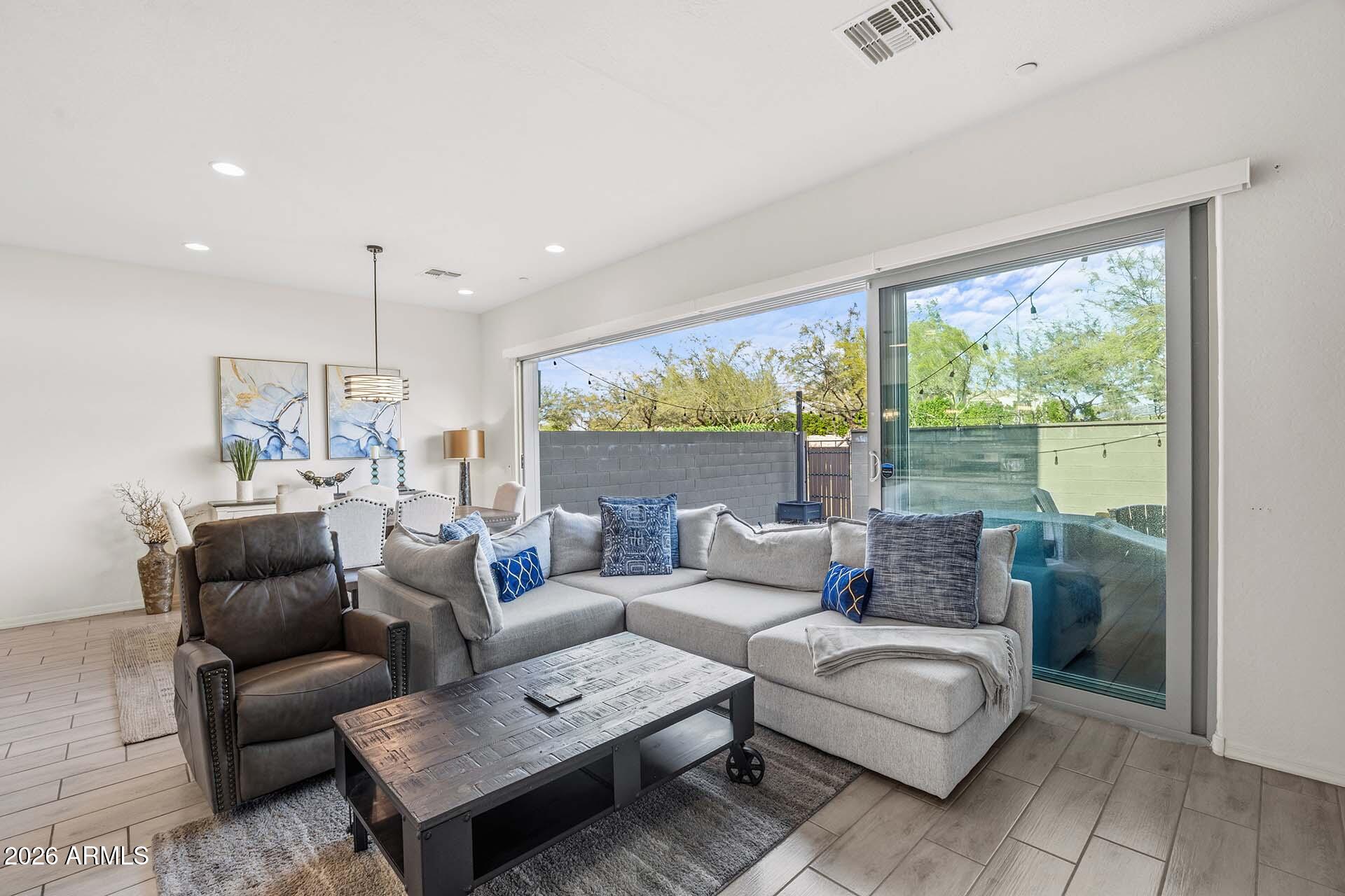 1912 W KINFIELD Trail