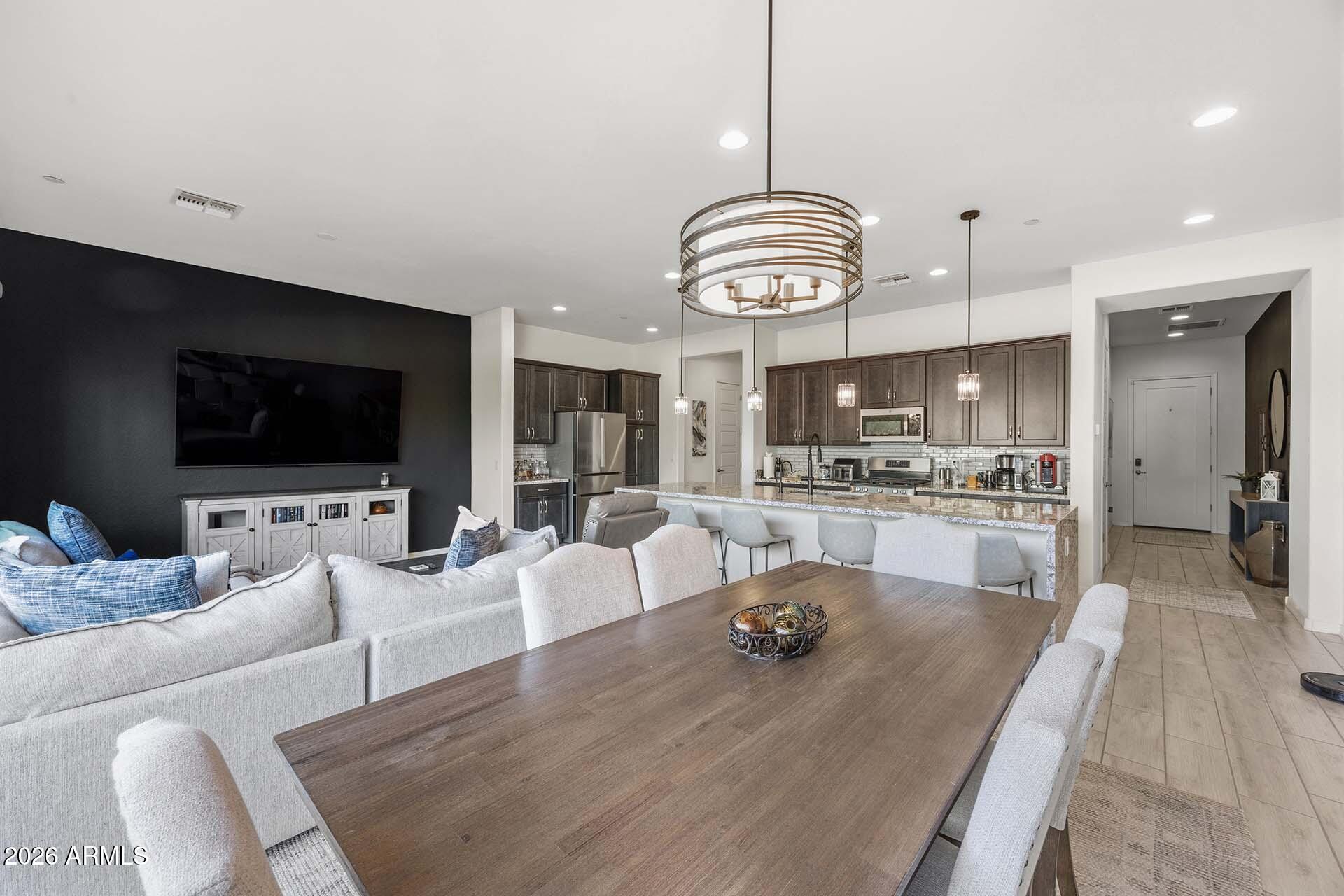 1912 W KINFIELD Trail