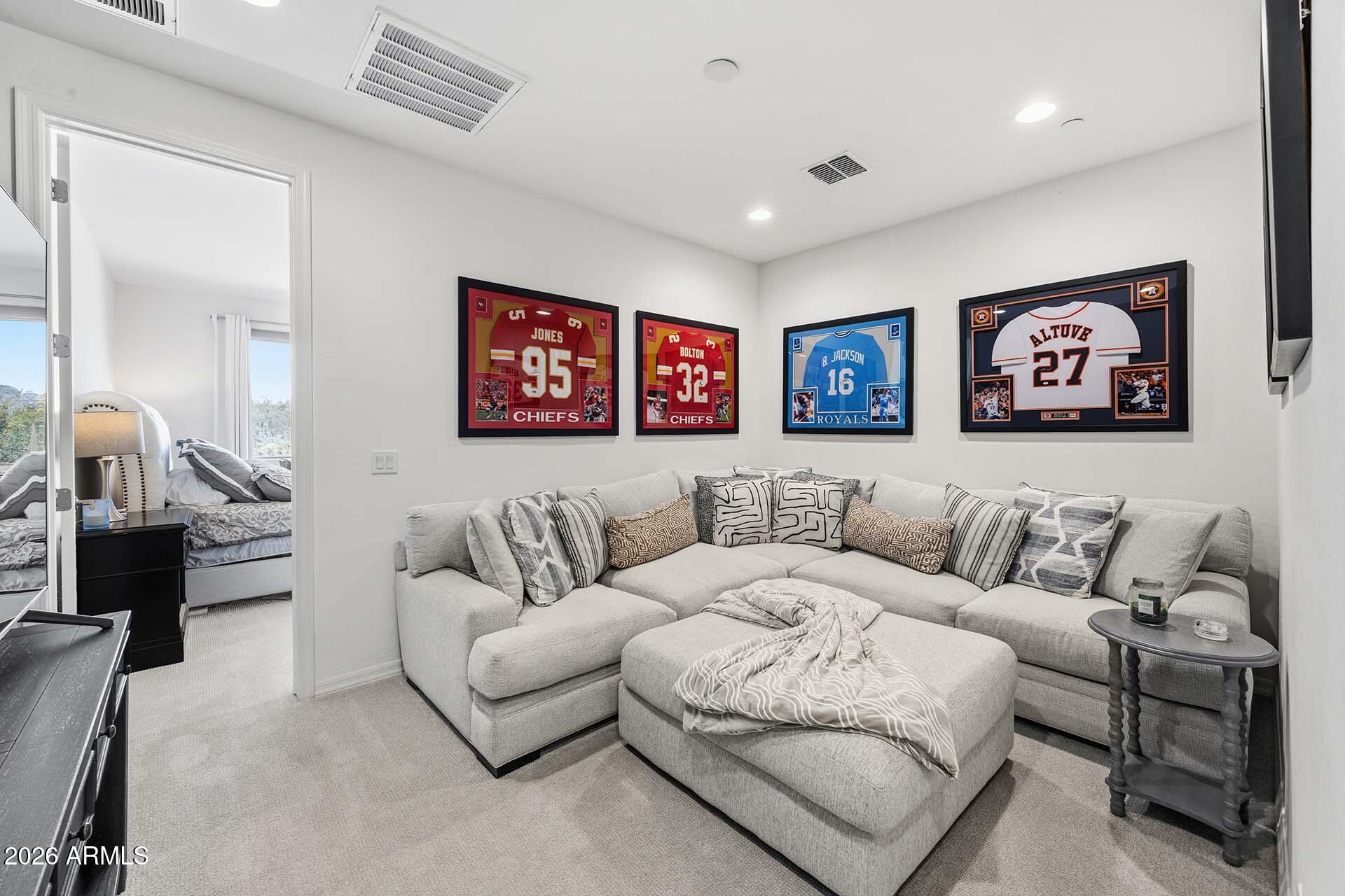 1912 W KINFIELD Trail