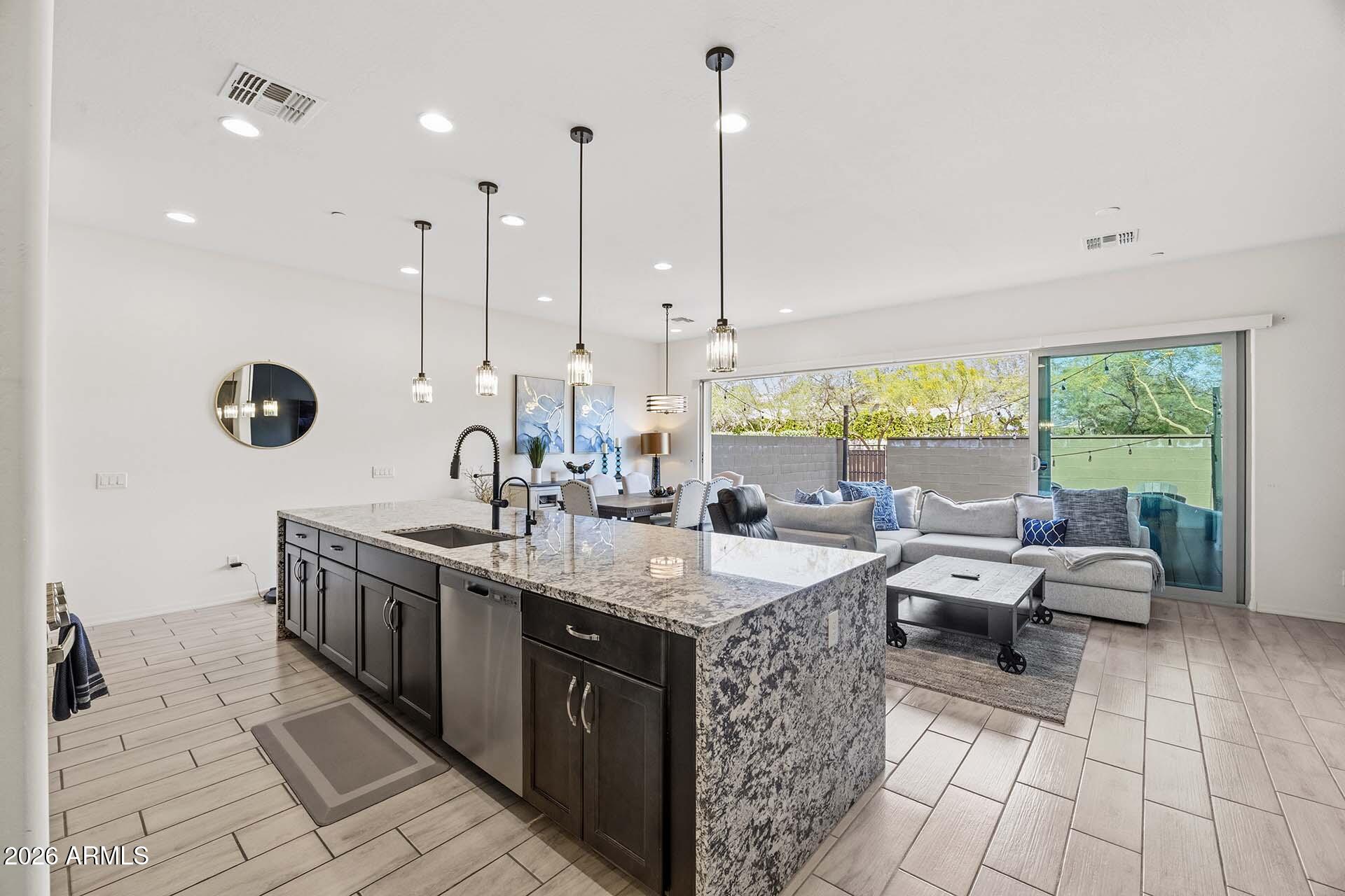 1912 W KINFIELD Trail