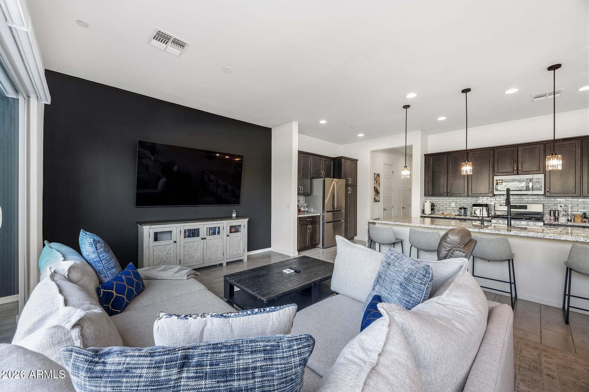 1912 W KINFIELD Trail