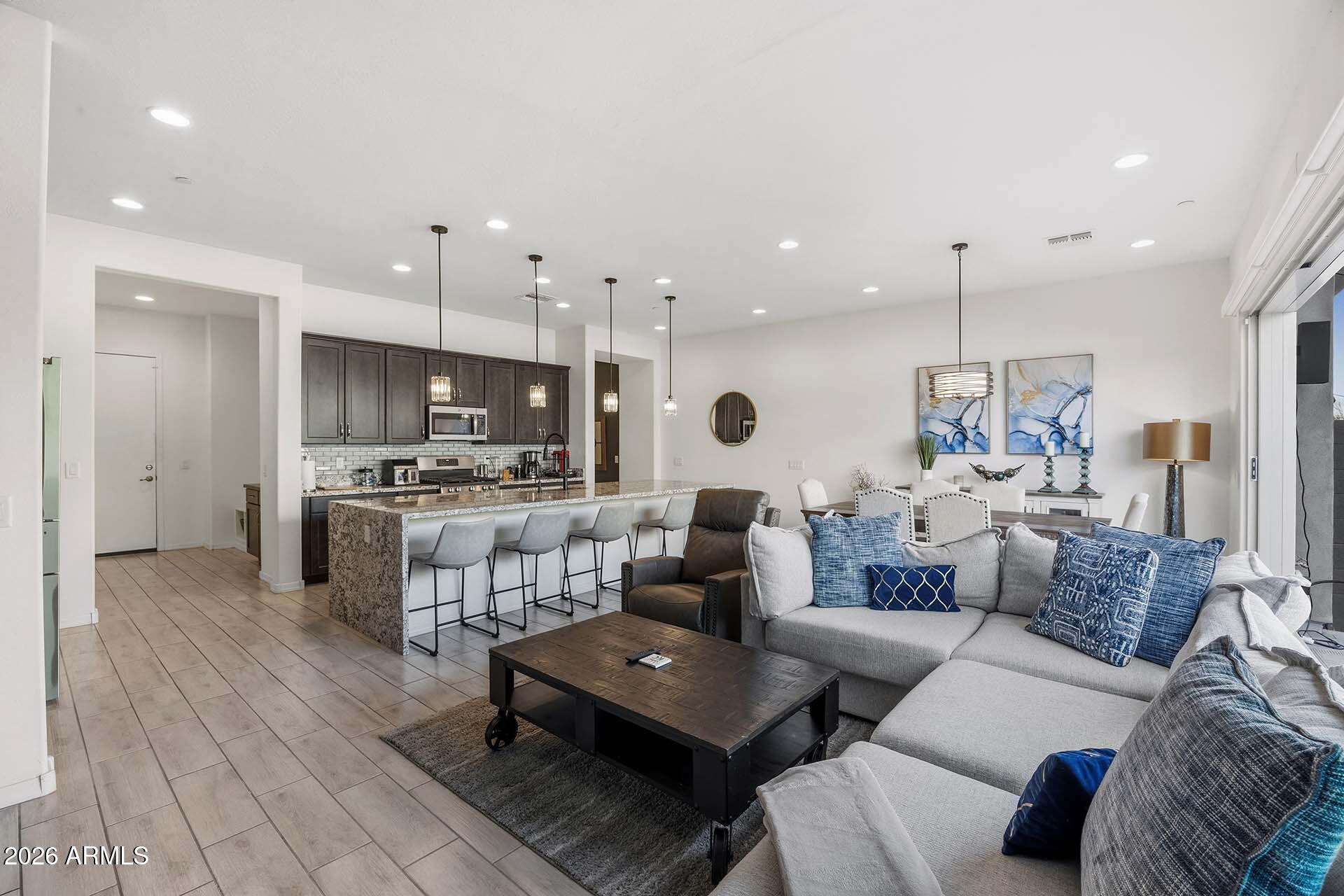 1912 W KINFIELD Trail