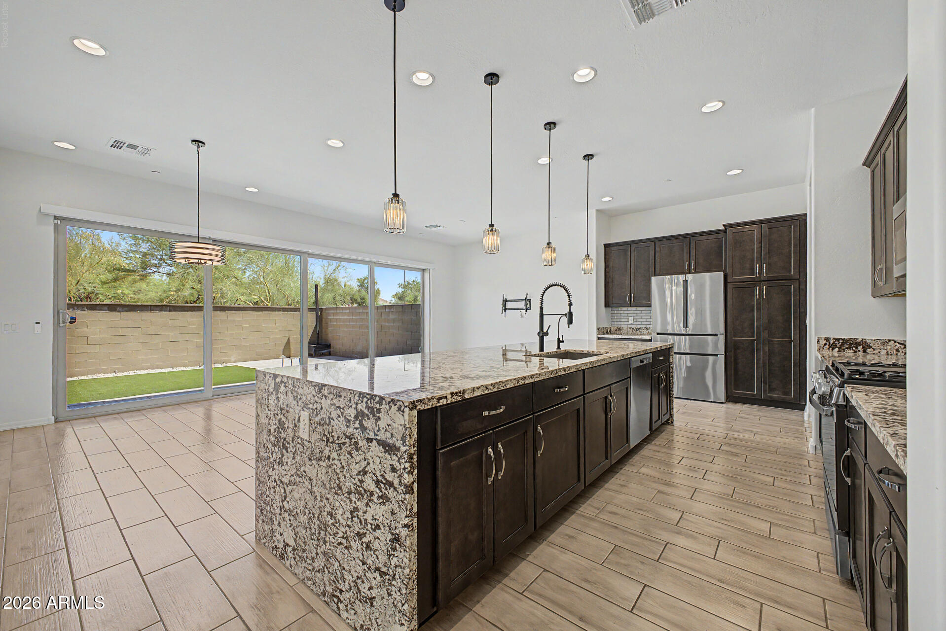 1912 W KINFIELD Trail