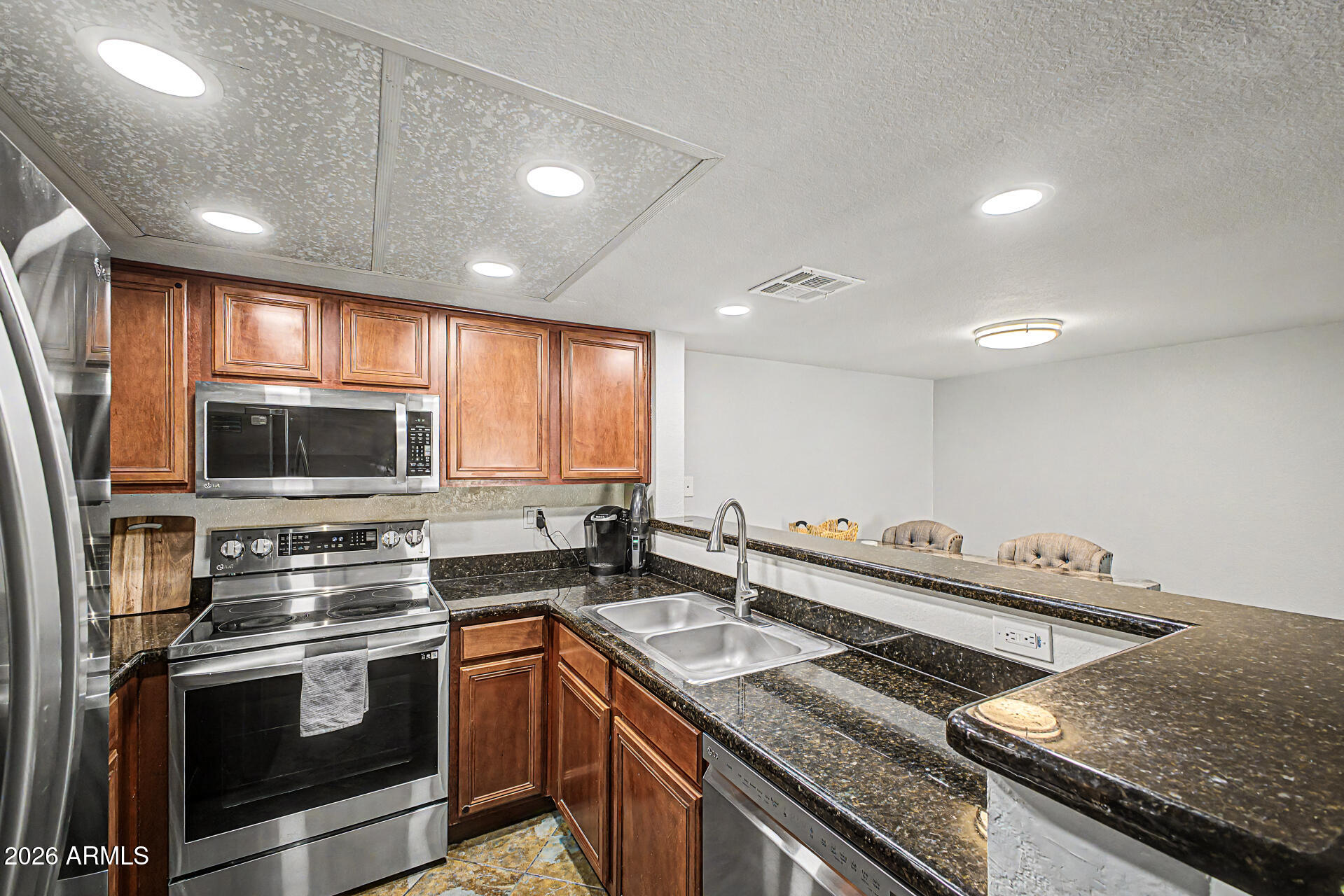 5757 W EUGIE Avenue 2098