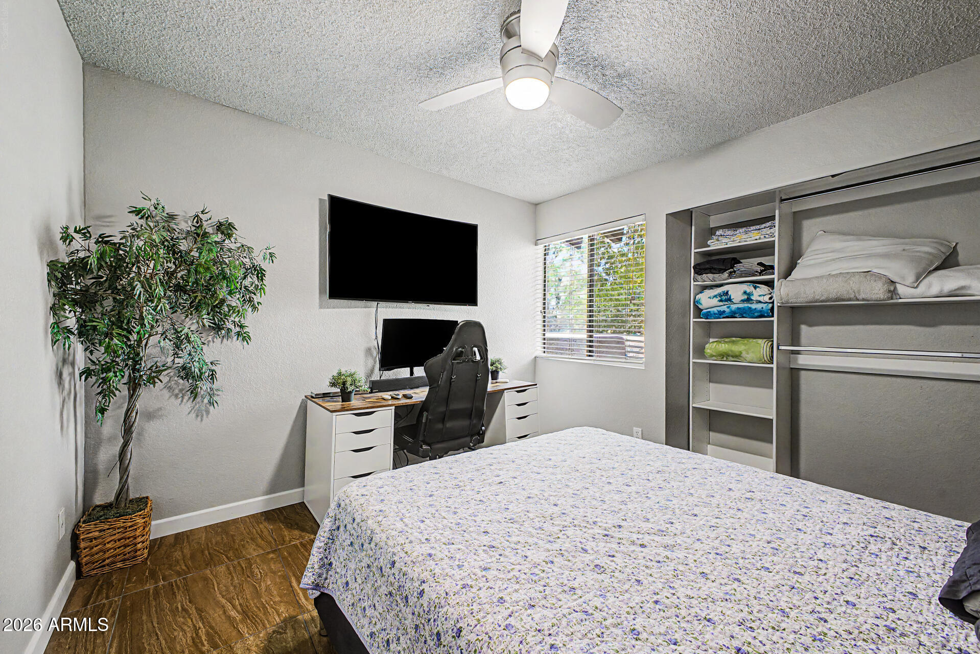5757 W EUGIE Avenue 2098