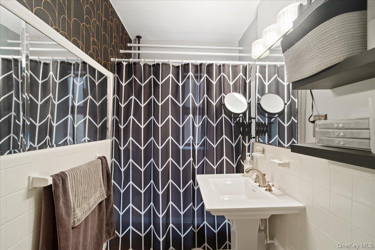 620 W 239th Street Unit: 3A