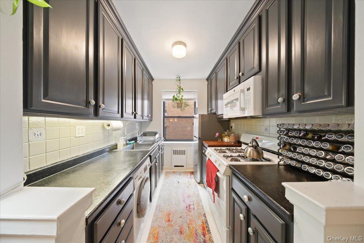 620 W 239th Street Unit: 3A