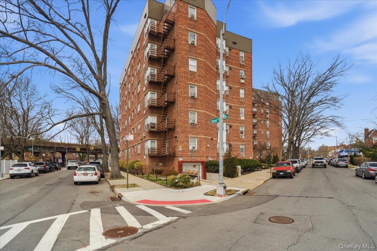 6692 Selfridge Street Unit: 4F