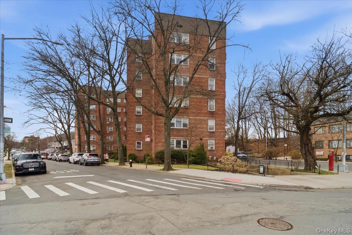 6692 Selfridge Street Unit: 4F