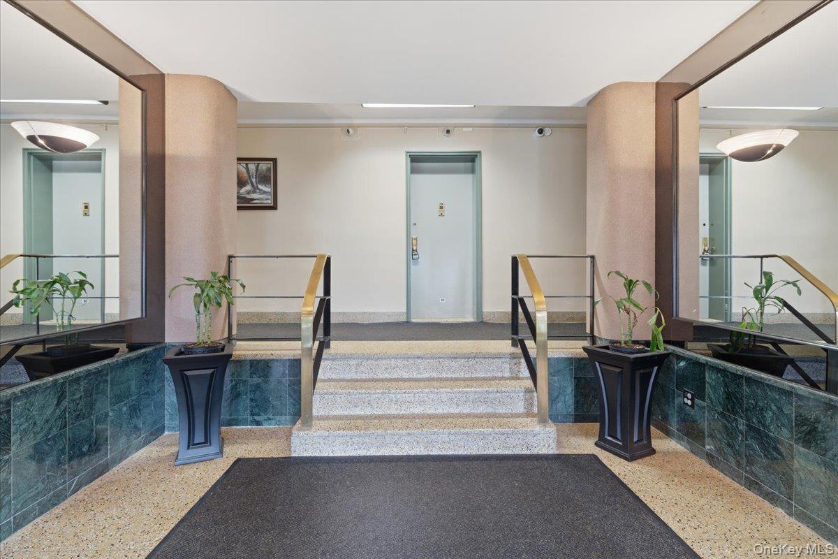 6692 Selfridge Street Unit: 4F