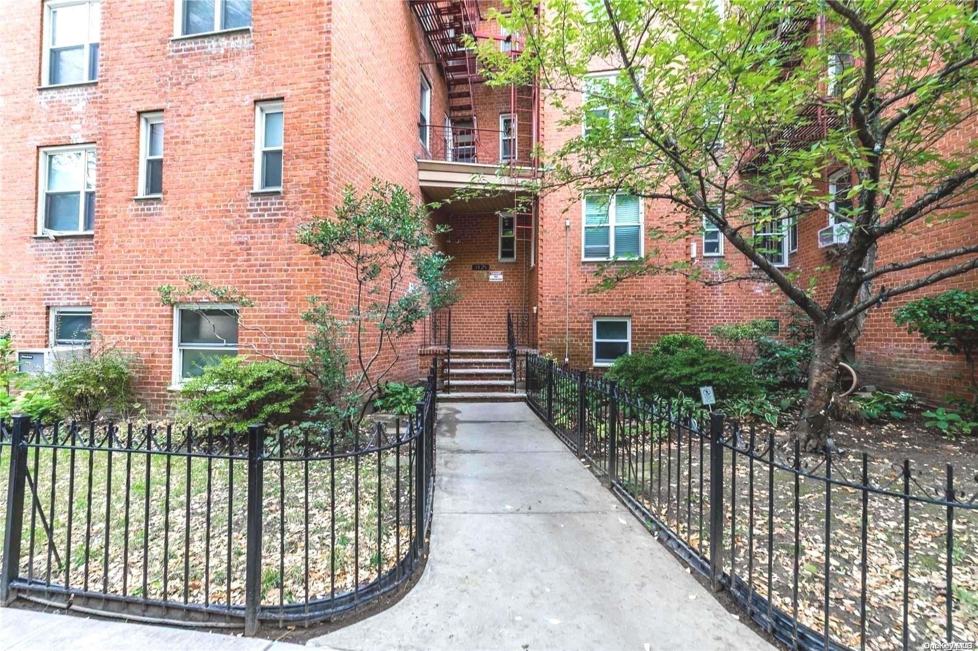 33-25 81st Street Unit: 2E