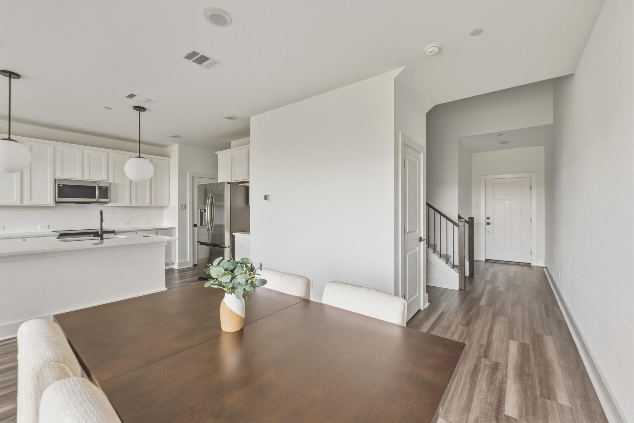 2576 Jack Nora WAY