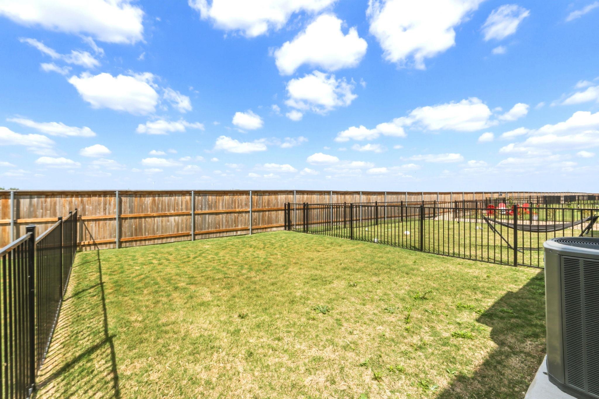 2576 Jack Nora WAY