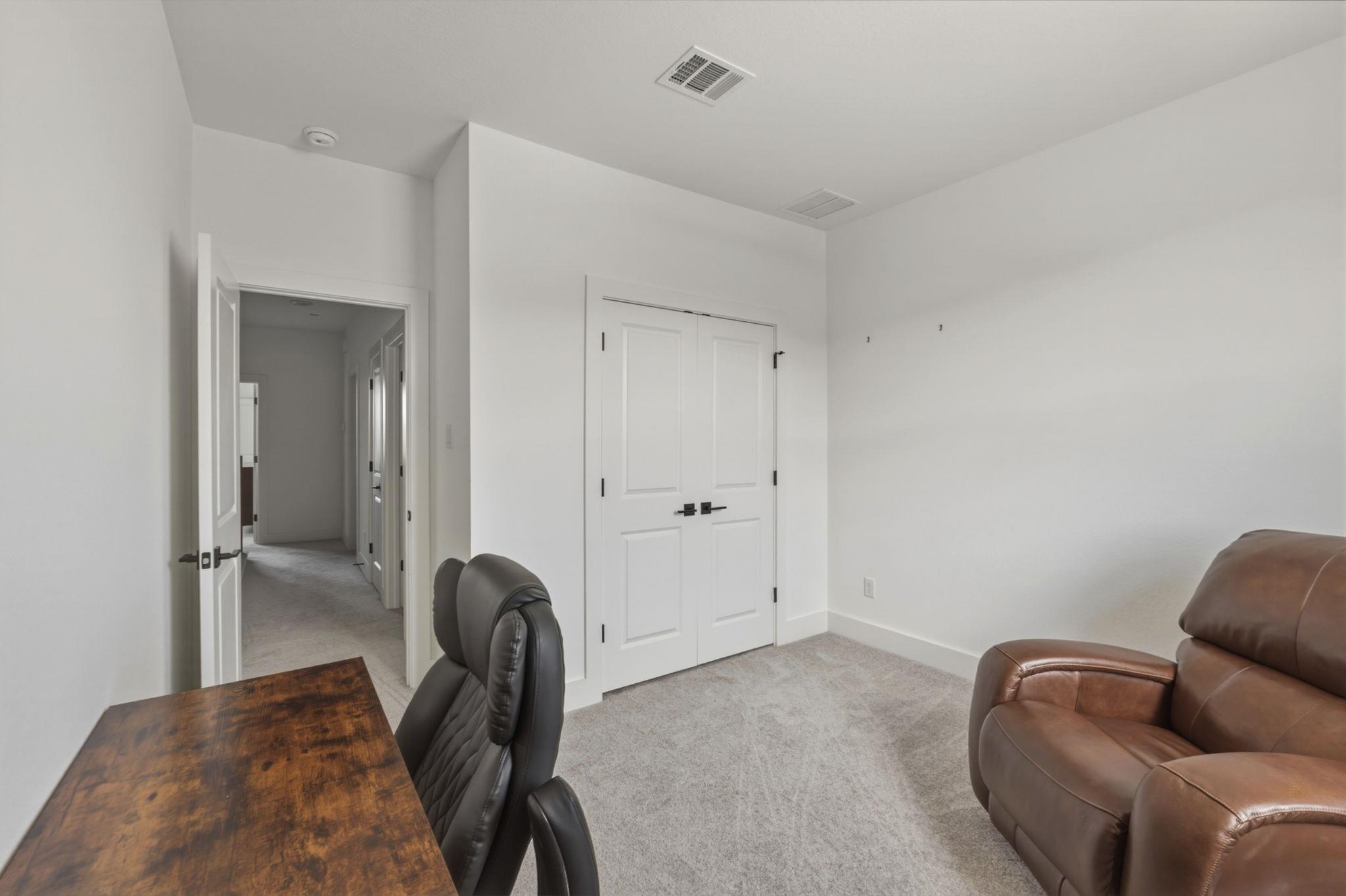 2576 Jack Nora WAY