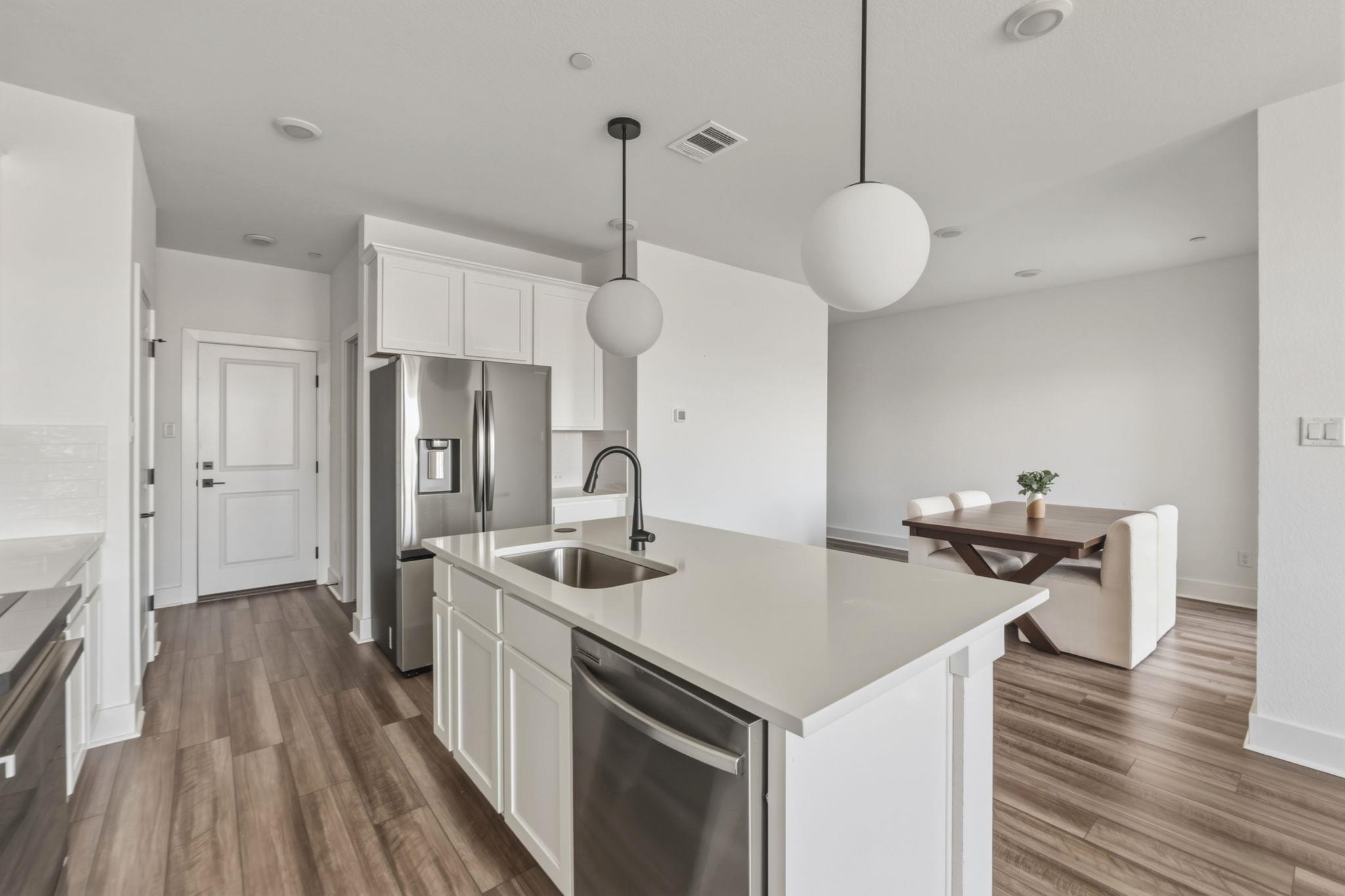 2576 Jack Nora WAY