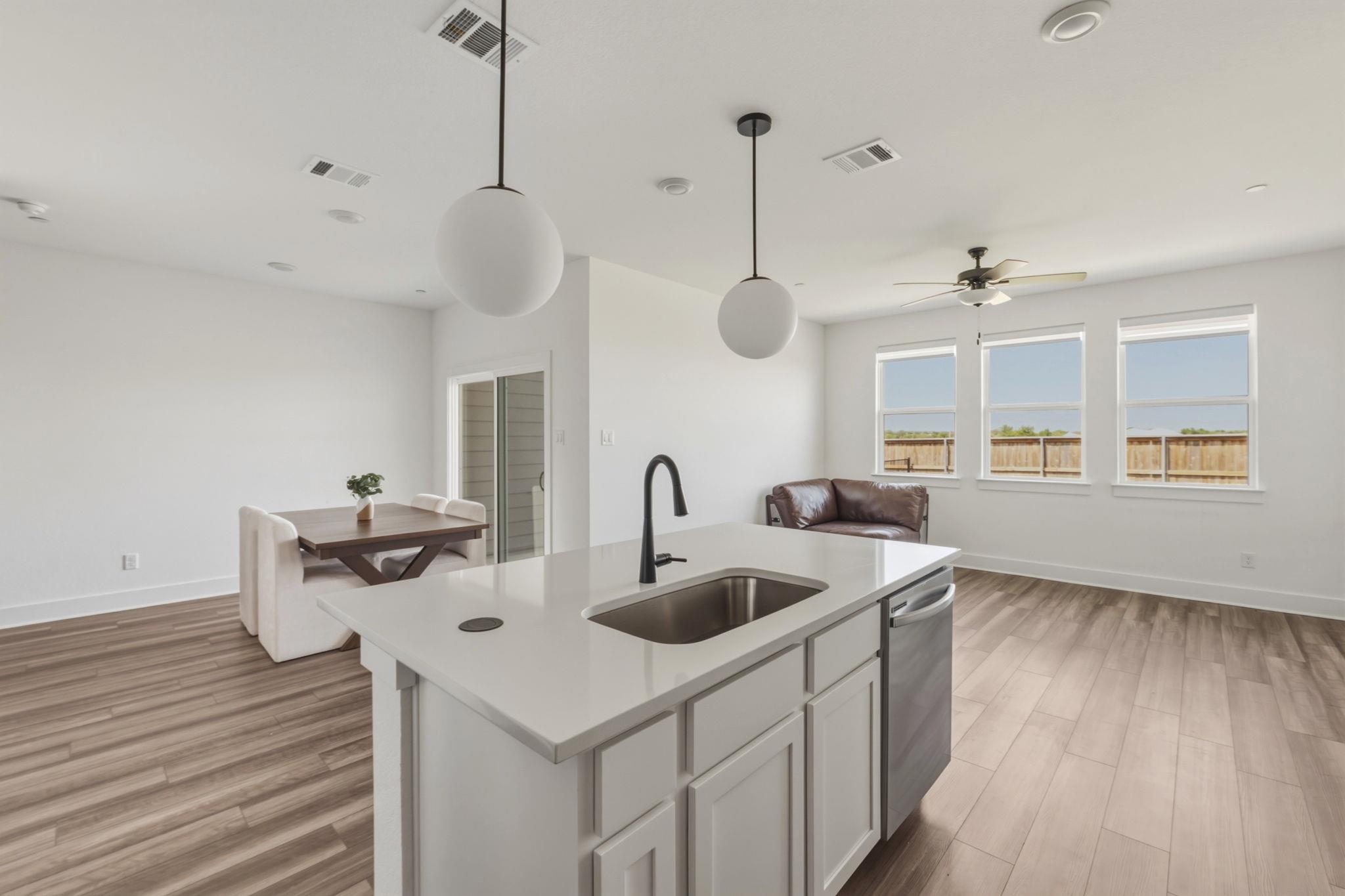 2576 Jack Nora WAY