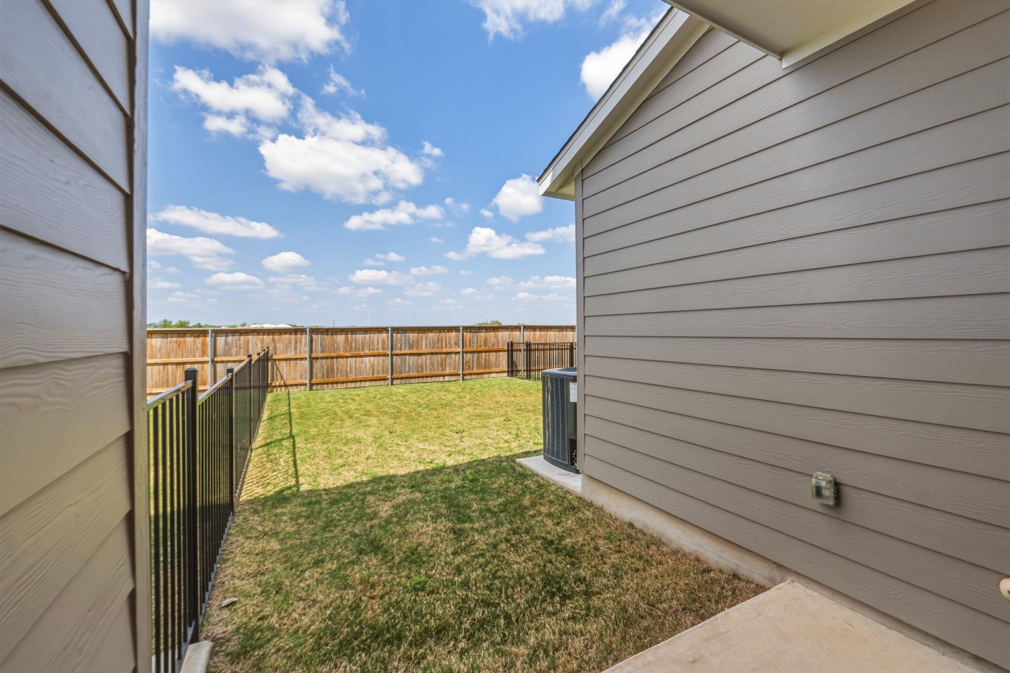 2576 Jack Nora WAY
