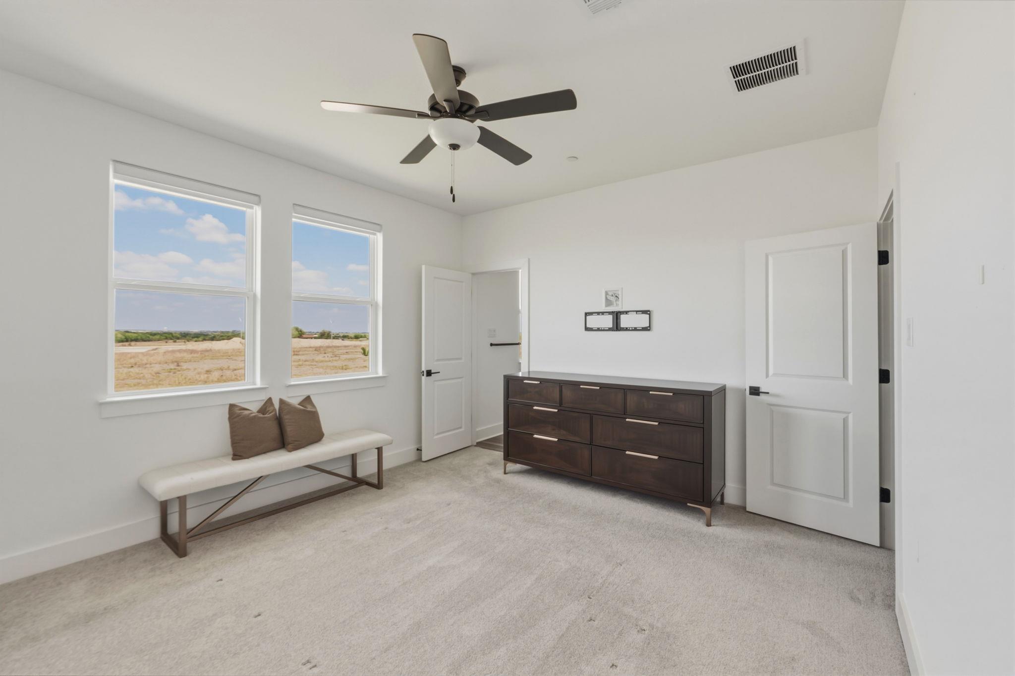 2576 Jack Nora WAY