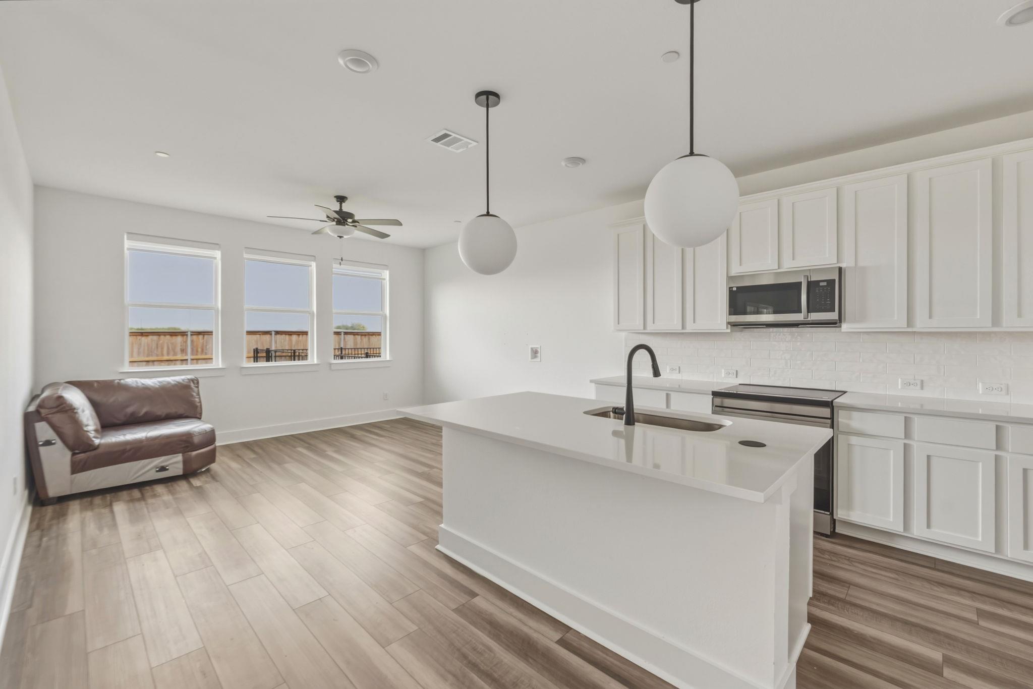 2576 Jack Nora WAY