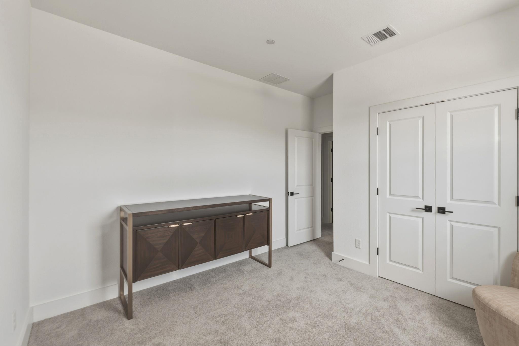 2576 Jack Nora WAY