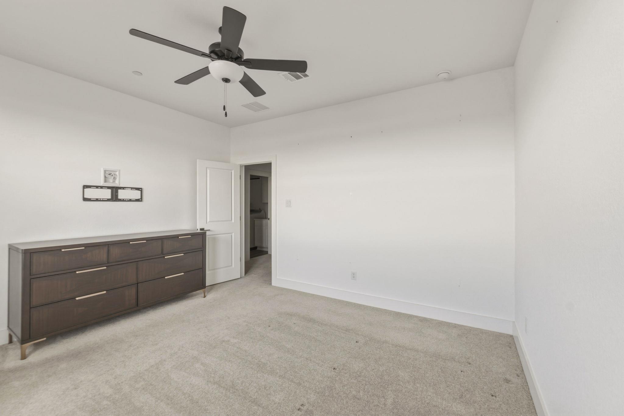 2576 Jack Nora WAY